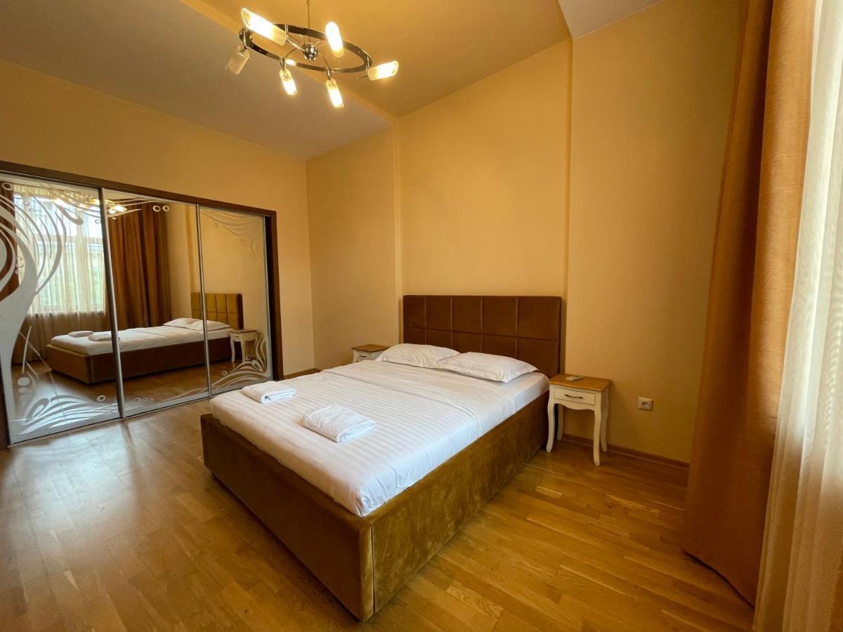 Avangard Qn Romana 26 Apart Lviv Exterior photo