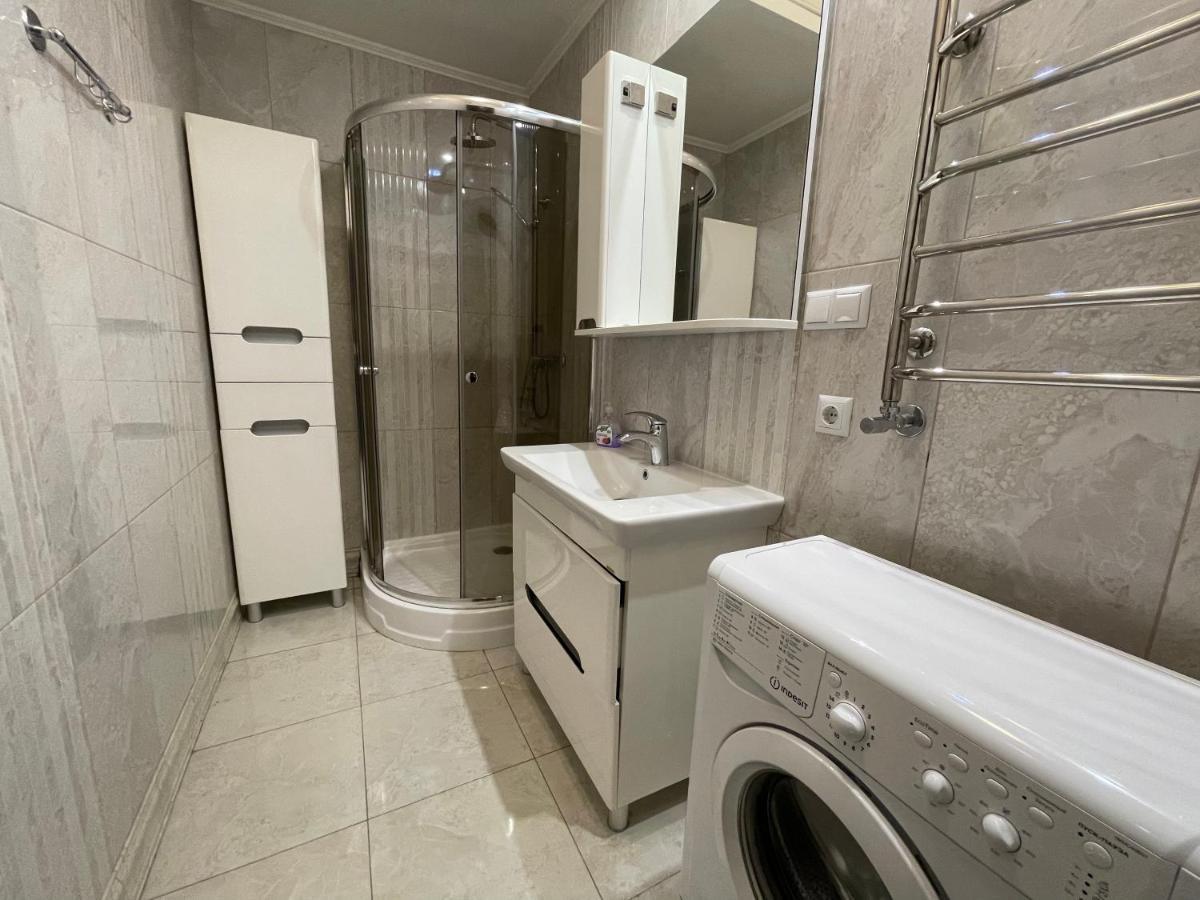 Avangard Qn Romana 26 Apart Lviv Exterior photo