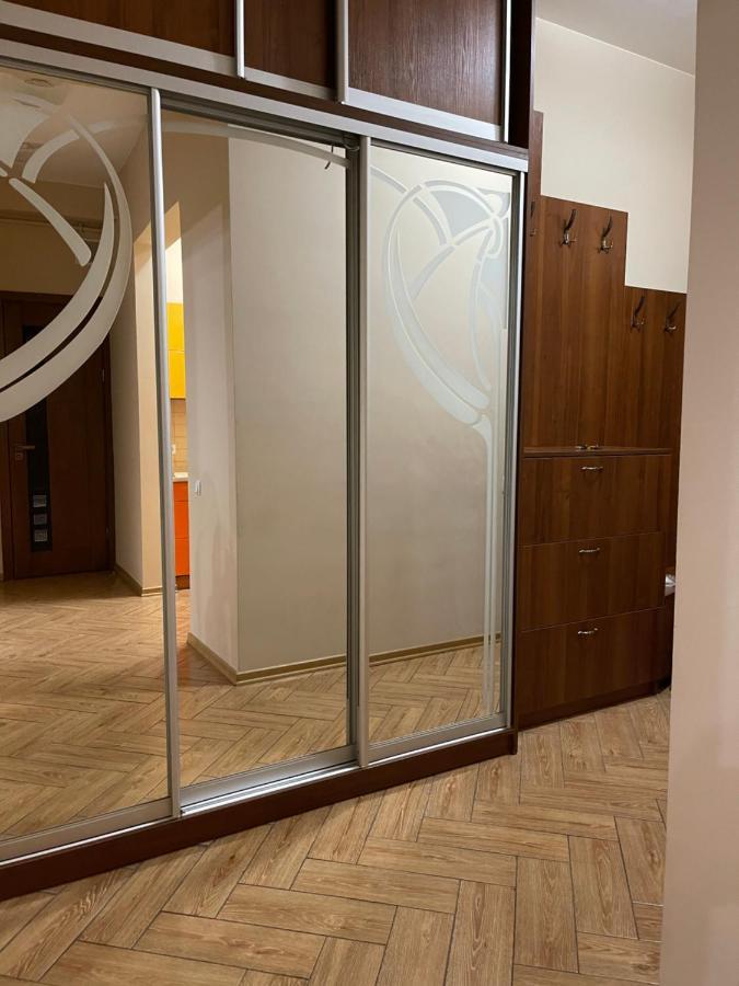 Avangard Qn Romana 26 Apart Lviv Exterior photo
