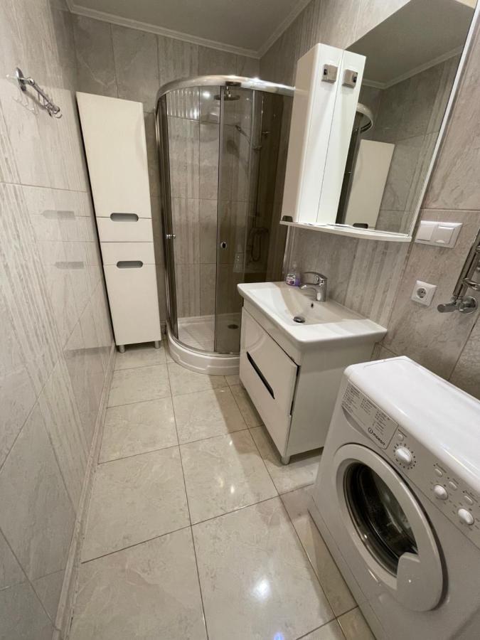 Avangard Qn Romana 26 Apart Lviv Exterior photo
