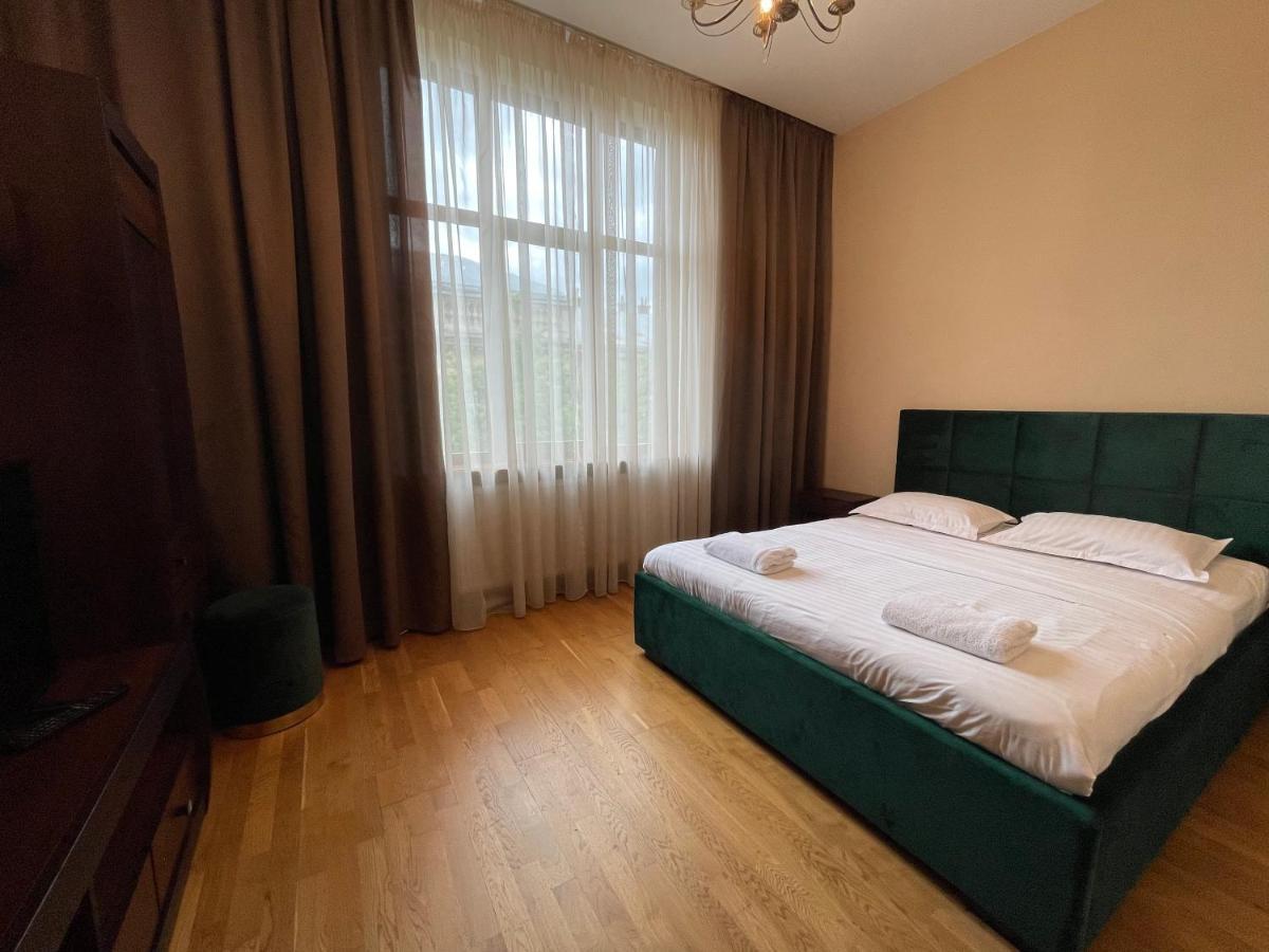 Avangard Qn Romana 26 Apart Lviv Exterior photo