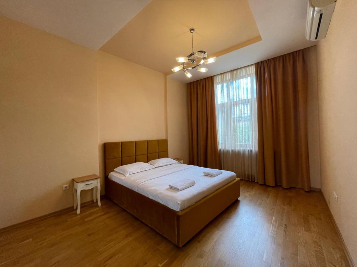 Avangard Qn Romana 26 Apart Lviv Exterior photo